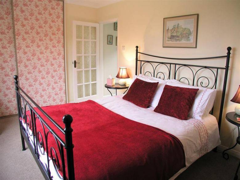 Beautiful Peak District Cottages : Cara Cottage