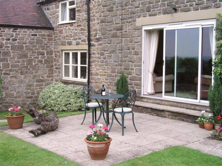 Cara Cottage patio and seating 