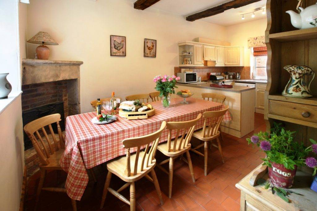 Hopton Hall Holiday Cottages 5