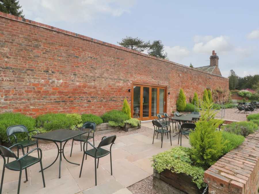Capesthorne Hall Lodges, Lakeside Village & The Potting Shed 