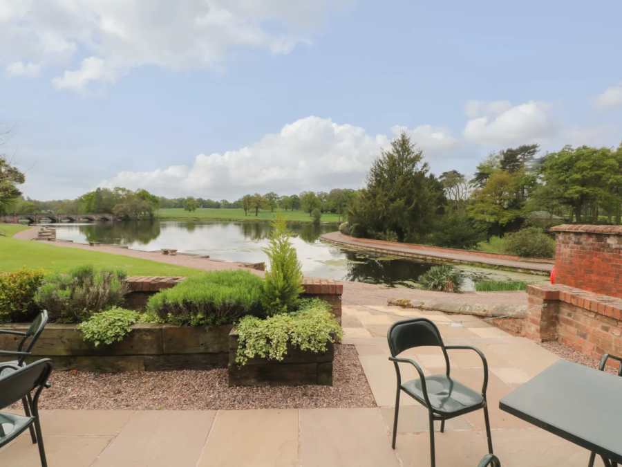 Capesthorne Hall Lodges, Lakeside Village & The Potting Shed 
