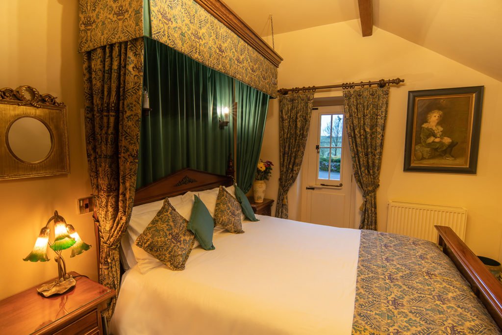 Dovedale Cottages - Ancestral Barn