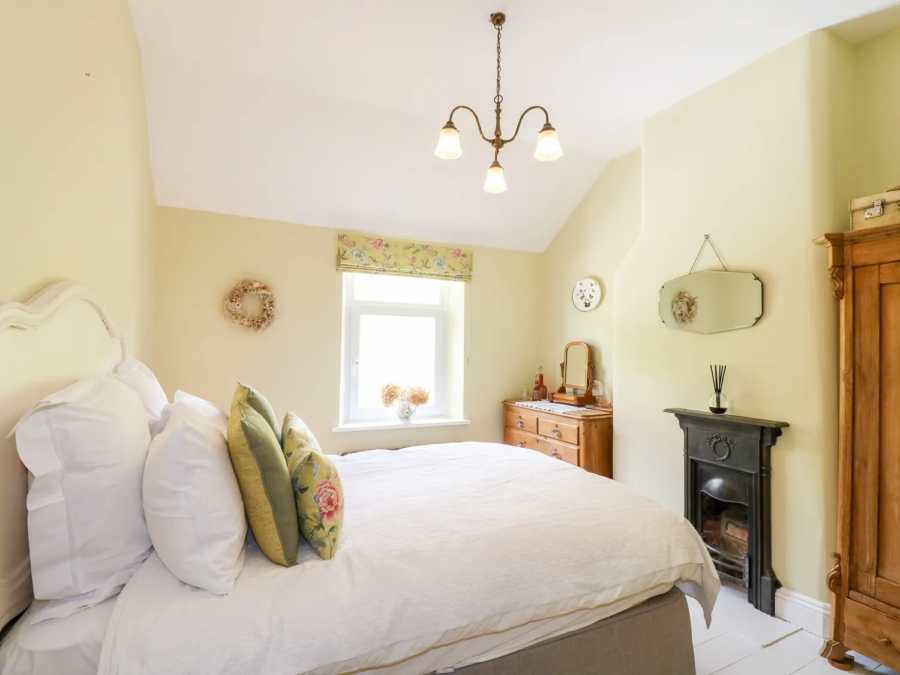 Lucky Cottage, Foxt near to Alton Towers