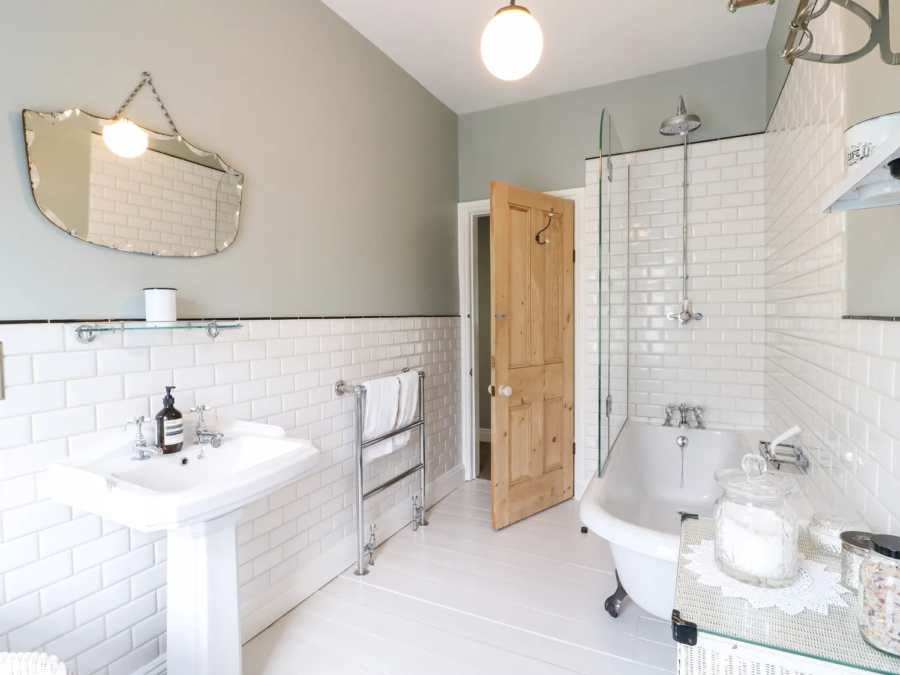 Lucky Cottage, Foxt near to Alton Towers