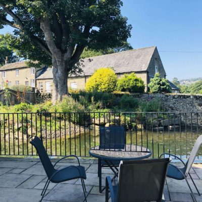 Pond View Cottage & Into The Peaks Shepherds Huts