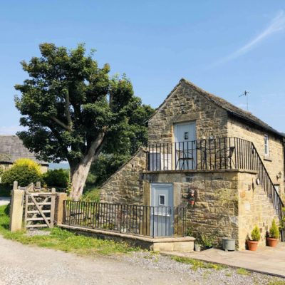 Pond View Cottage & Into The Peaks Shepherds Huts