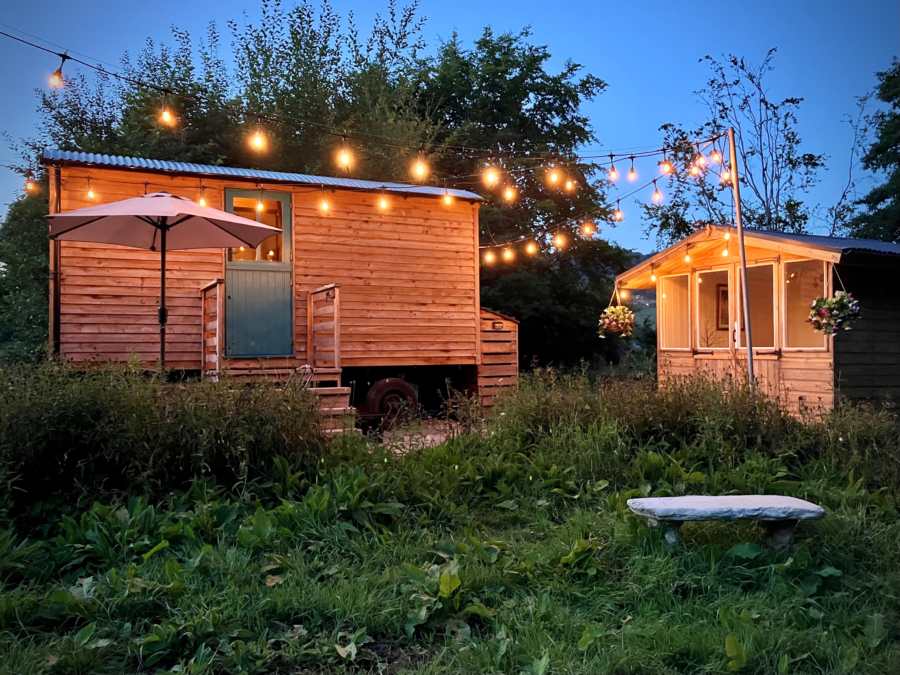 Pond View Cottage & Into The Peaks Shepherds Huts 3