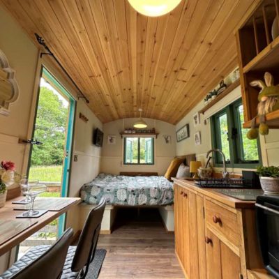 Pond View Cottage & Into The Peaks Shepherds Huts
