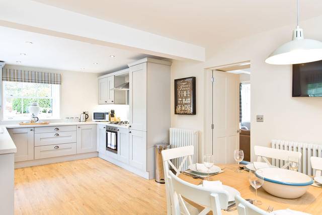 Riverside Cottages, Bakewell 4