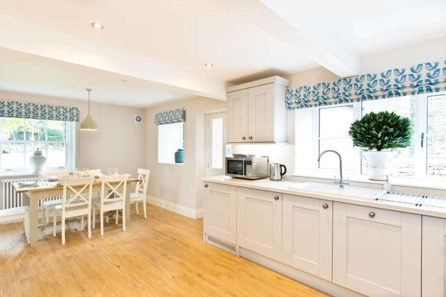 Riverside Cottages, Bakewell 10