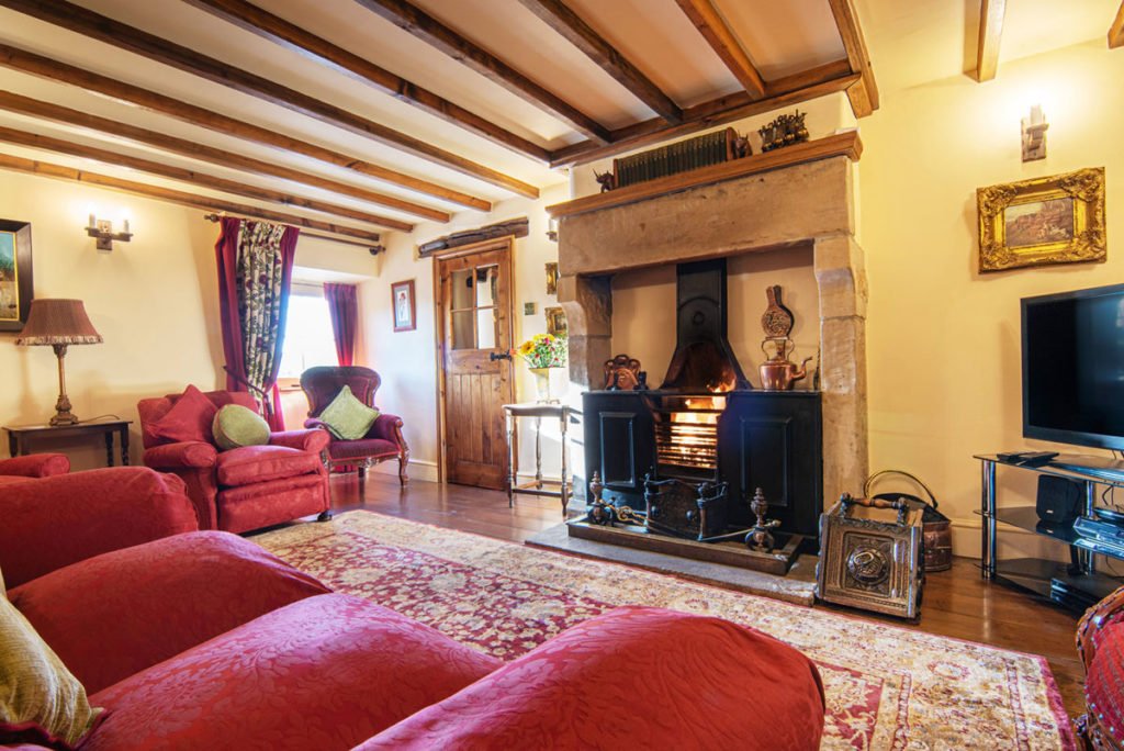 Dovedale Cottages - Ancestral Barn Living Room
